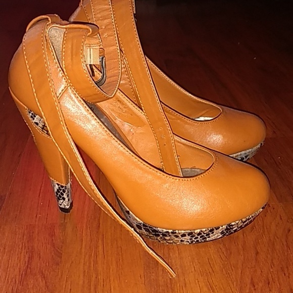 Heels - Picture 4 of 4